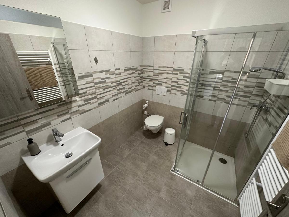 Apartmany Monastery Suites Zirec Dvůr Králové nad Labem Kültér fotó
