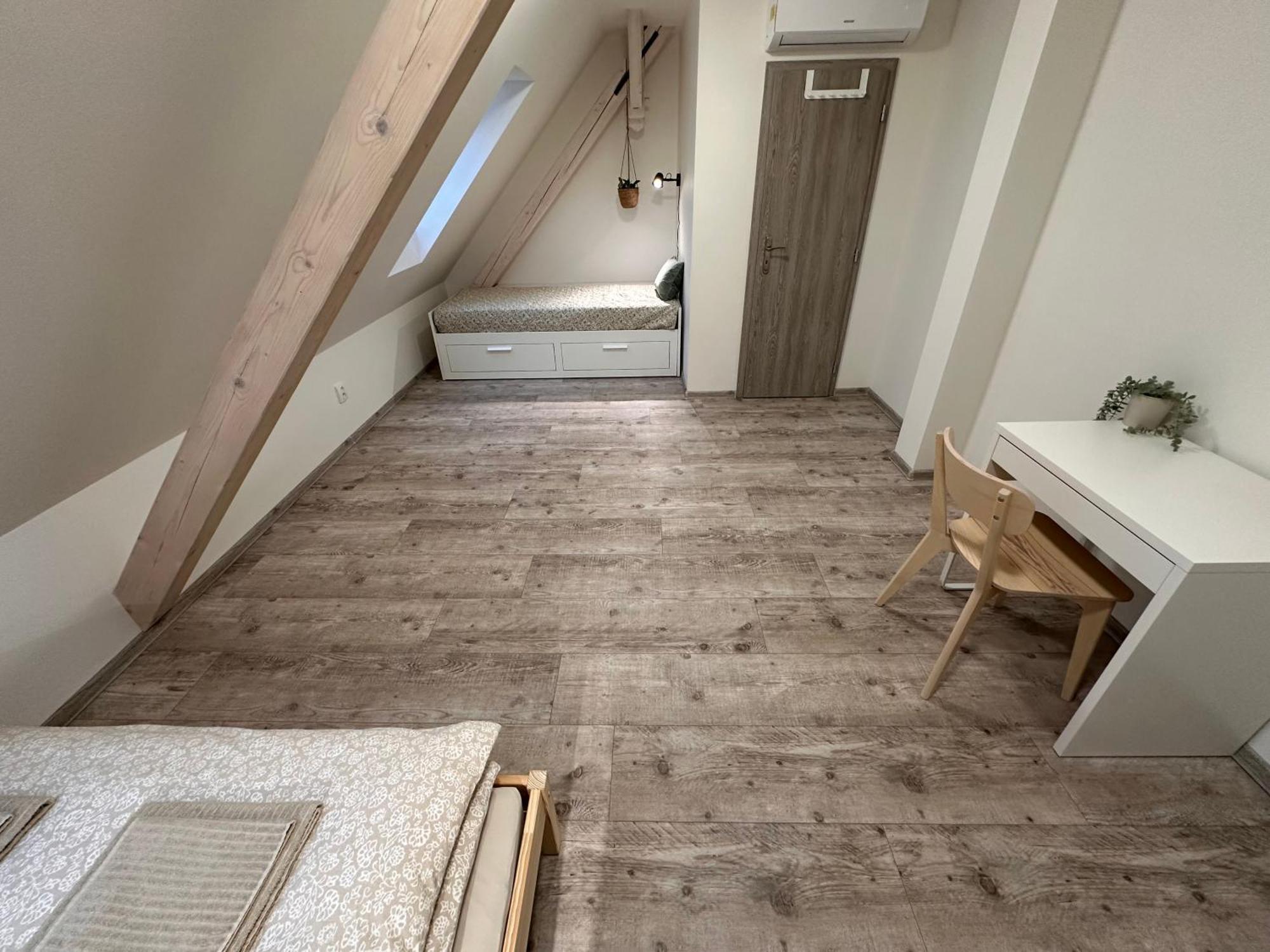 Apartmany Monastery Suites Zirec Dvůr Králové nad Labem Kültér fotó
