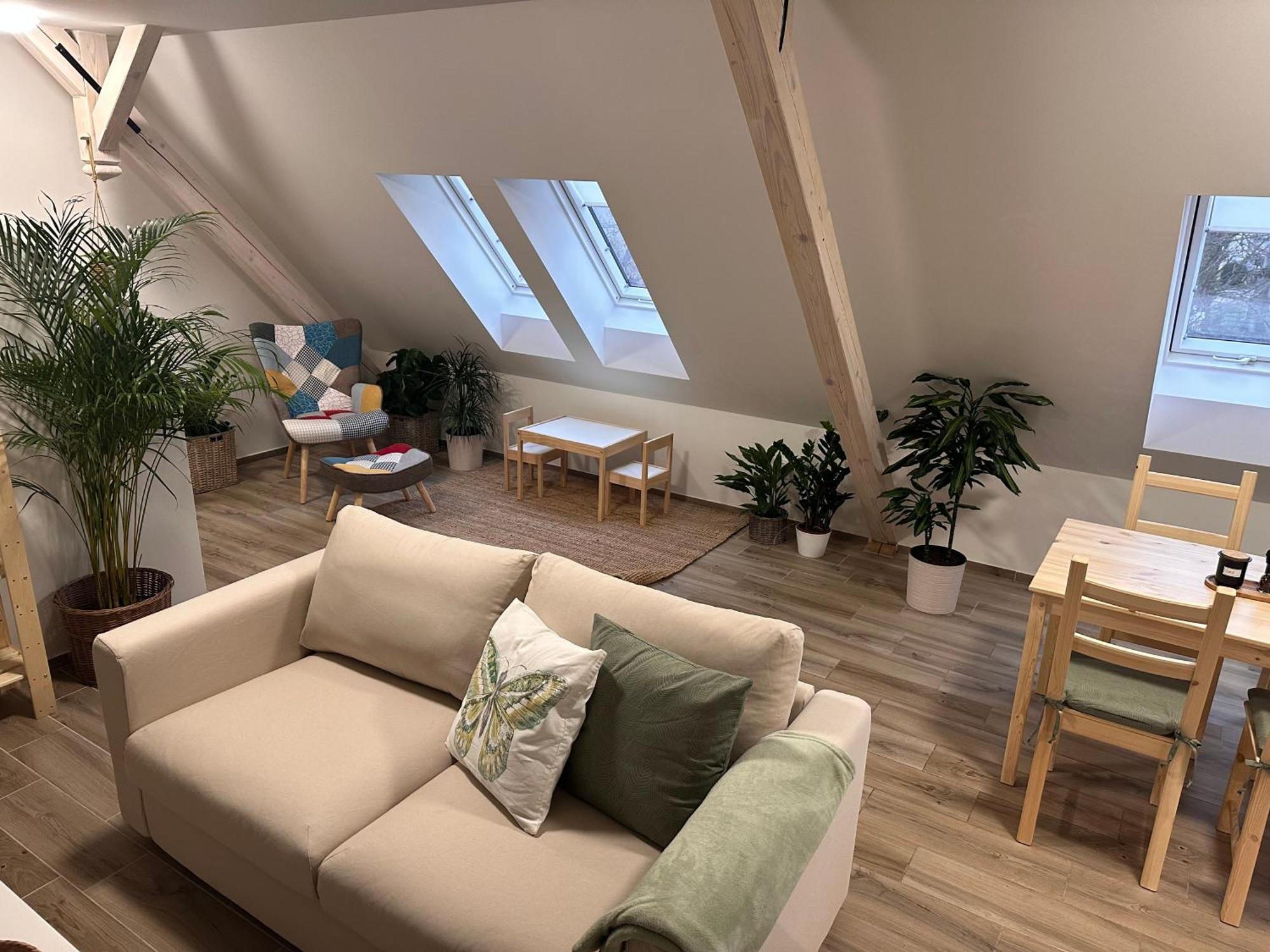 Apartmany Monastery Suites Zirec Dvůr Králové nad Labem Kültér fotó